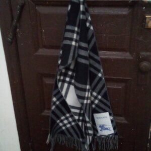 Burberry Scarf  Unisex 100% cashmere made in Scotland